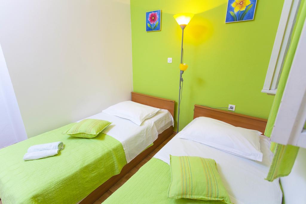 Carolija Apartment Makarska Kamer foto